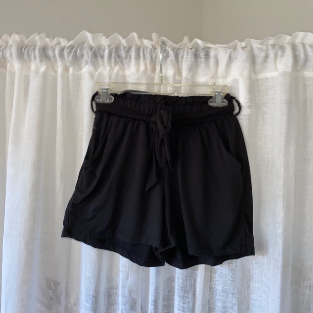 Comfy stretch shorts with bow
